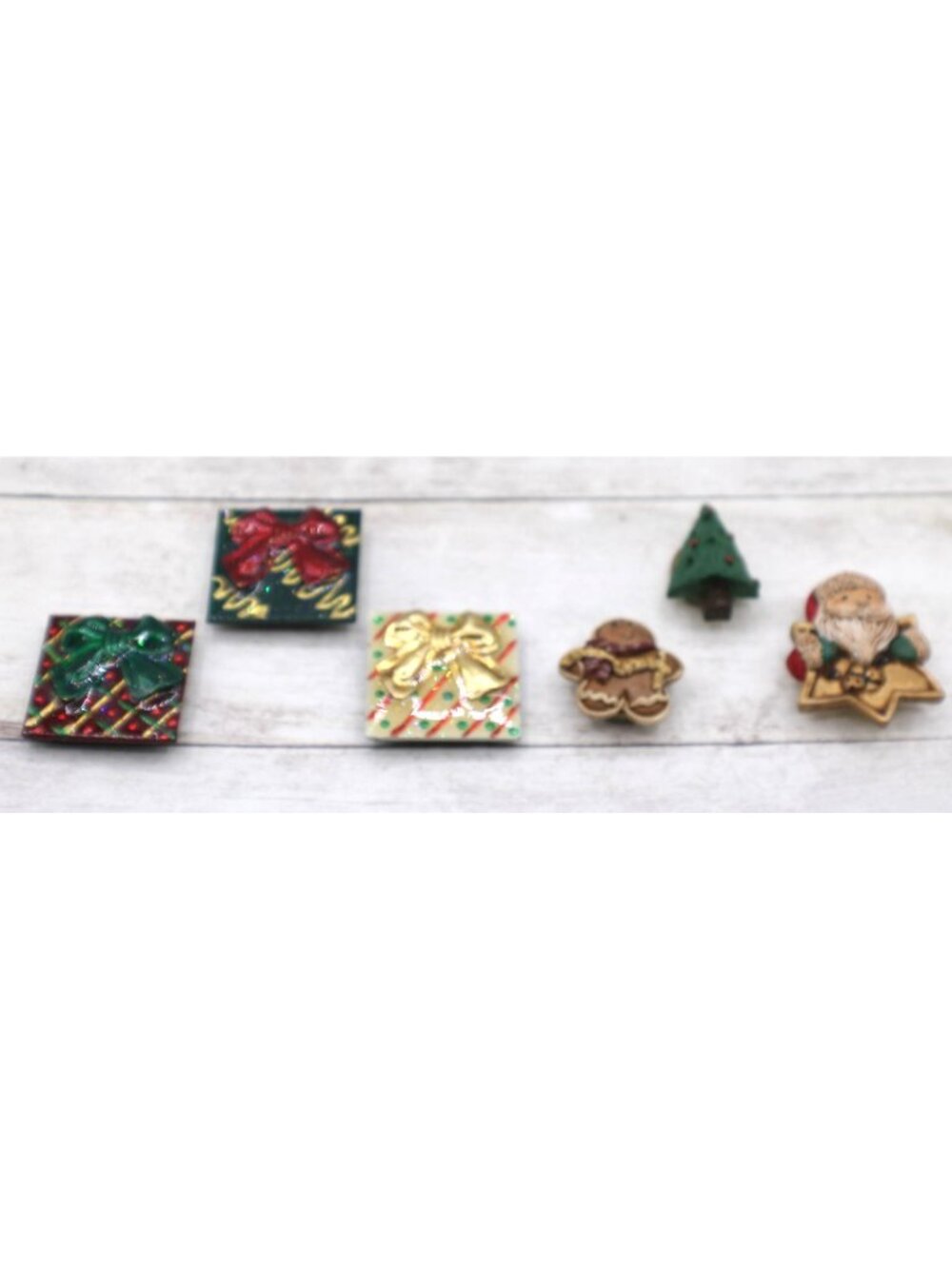 Set Of 6 Vintage Christmas Button Covers Santa Tree Gingerbread Gift Box Festive